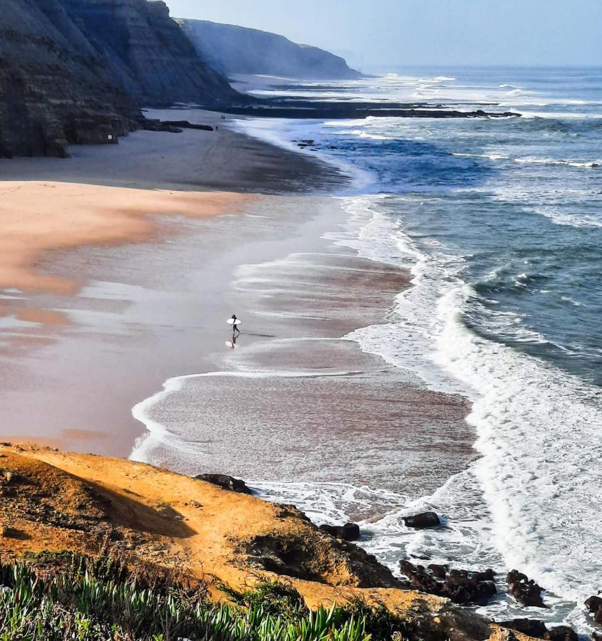 Tika Surf Camp Ericeira Hotel Carvoeira Bagian luar foto